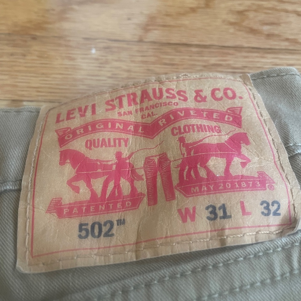 Levi’s 502 Chino